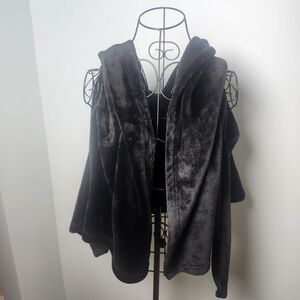 Natori Faux Fur Wrap Shawl Poncho Black S/M Soft Luxe Cozy Layer